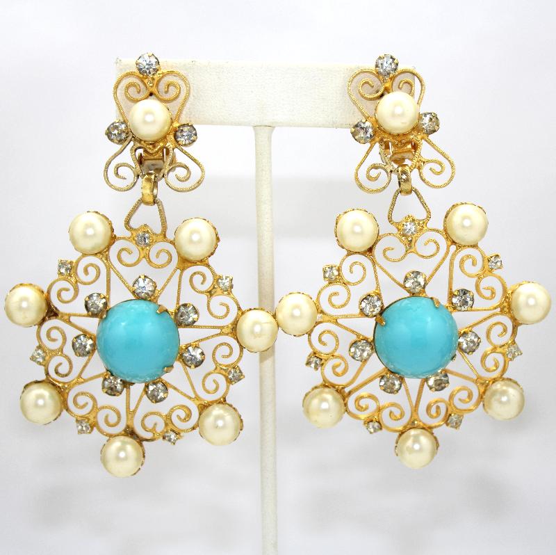 Front view of Blue Cabochons Pearl Earrings Clip