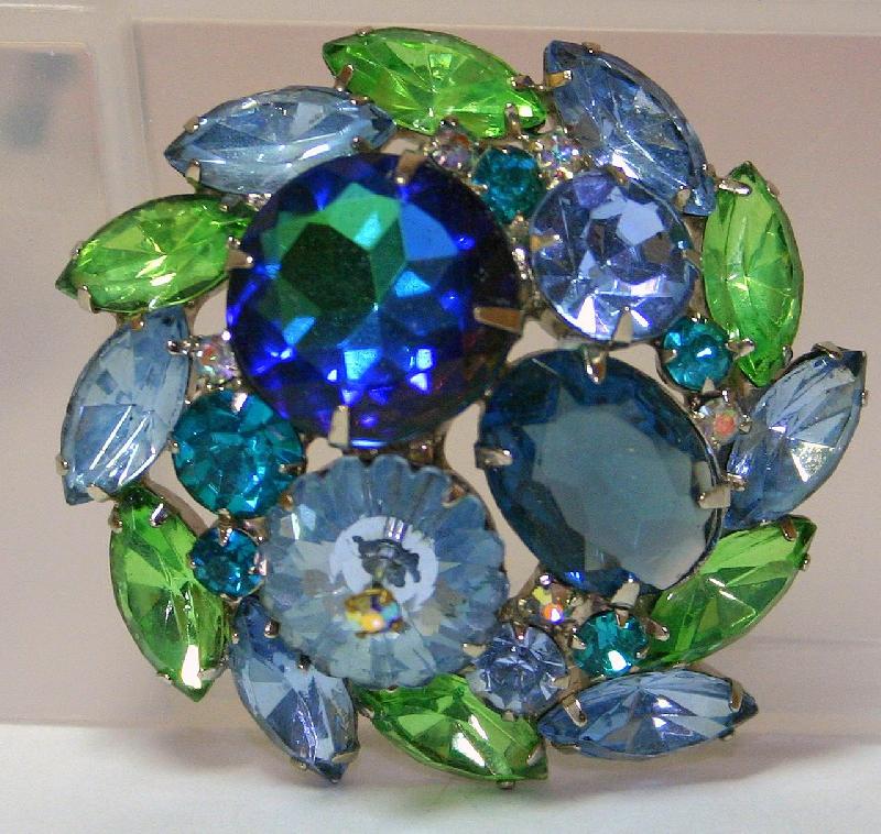 Front view of Blue Oval Rivoli/Margarita Brooch