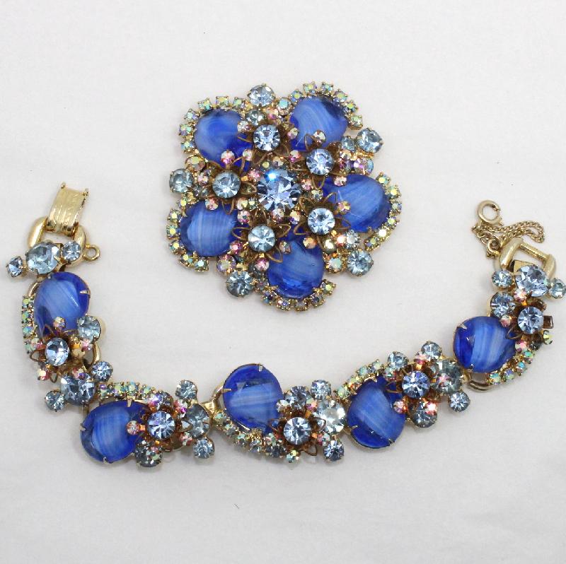 Front view of Blue Pear Givre Bracelet 5 Link