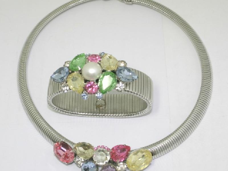 Front view of Pastel Heart Pearl Bracelet Stretch