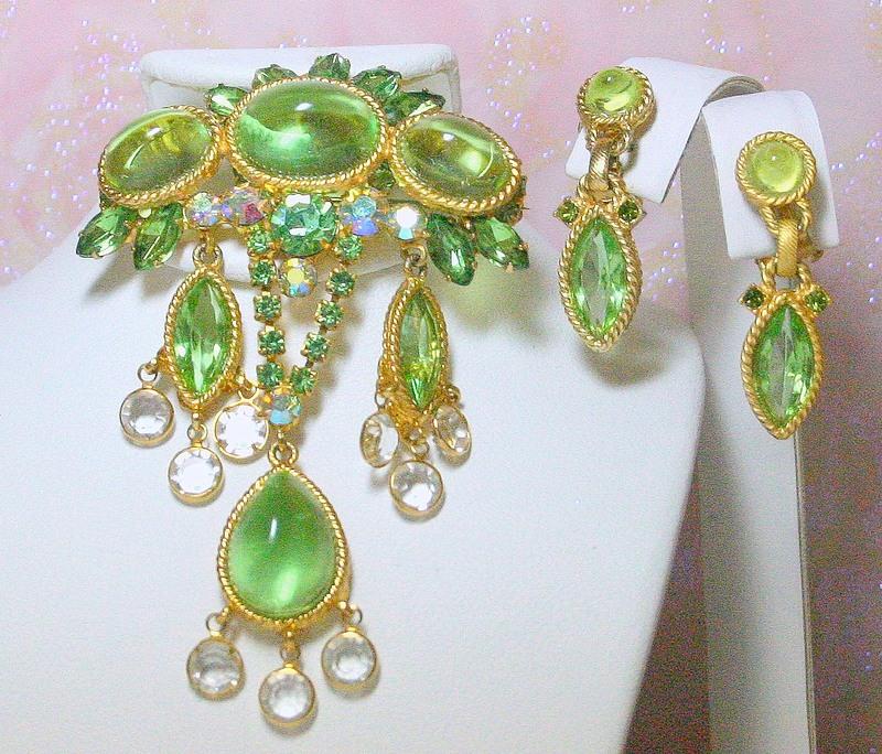 Front view of Green Cabochons Earrings Clip