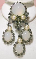 Clear Cabochons Pearl Brooch