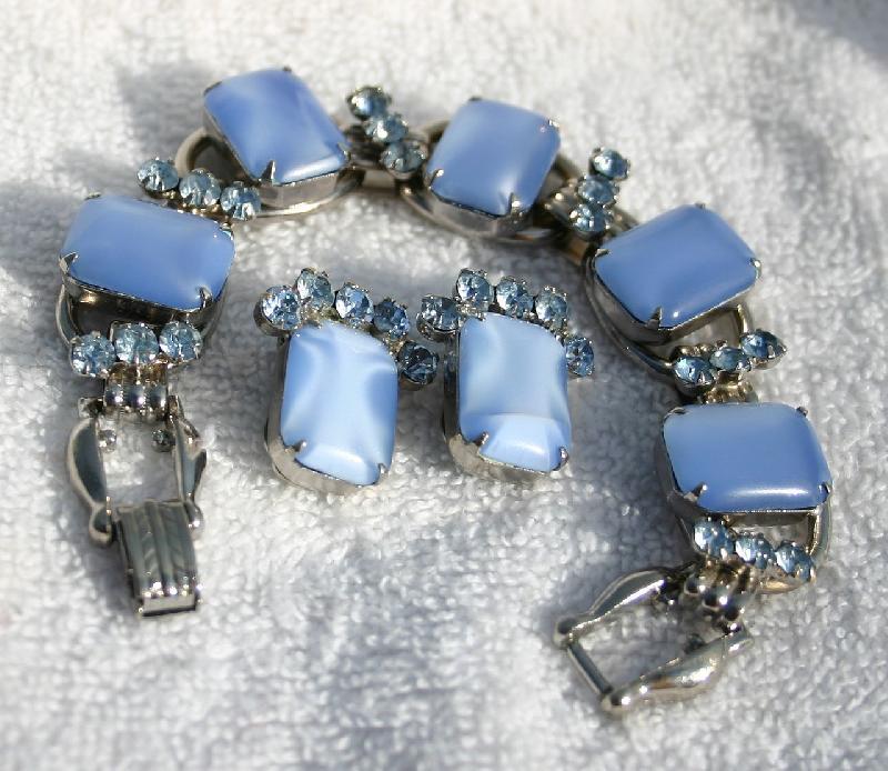 Front view of Blue Cabochons Bracelet 5 Link