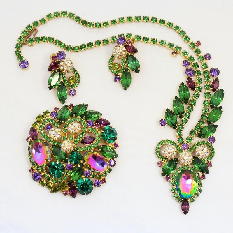 Front view of Green Oval Multi-Color/Shaded Necklace