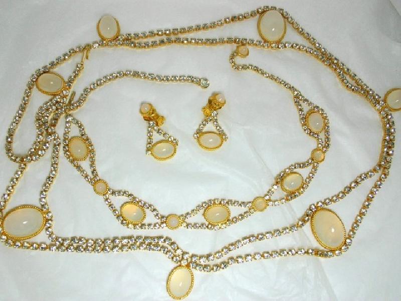 Front view of Clear Cabochons Belt