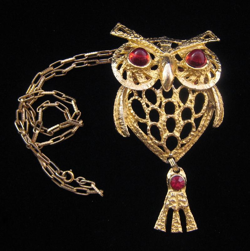 Front view of Red Cabochons Pendant