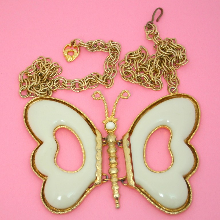 Front view of White (chalk Or Milk) Cabochons Plastic Pendant