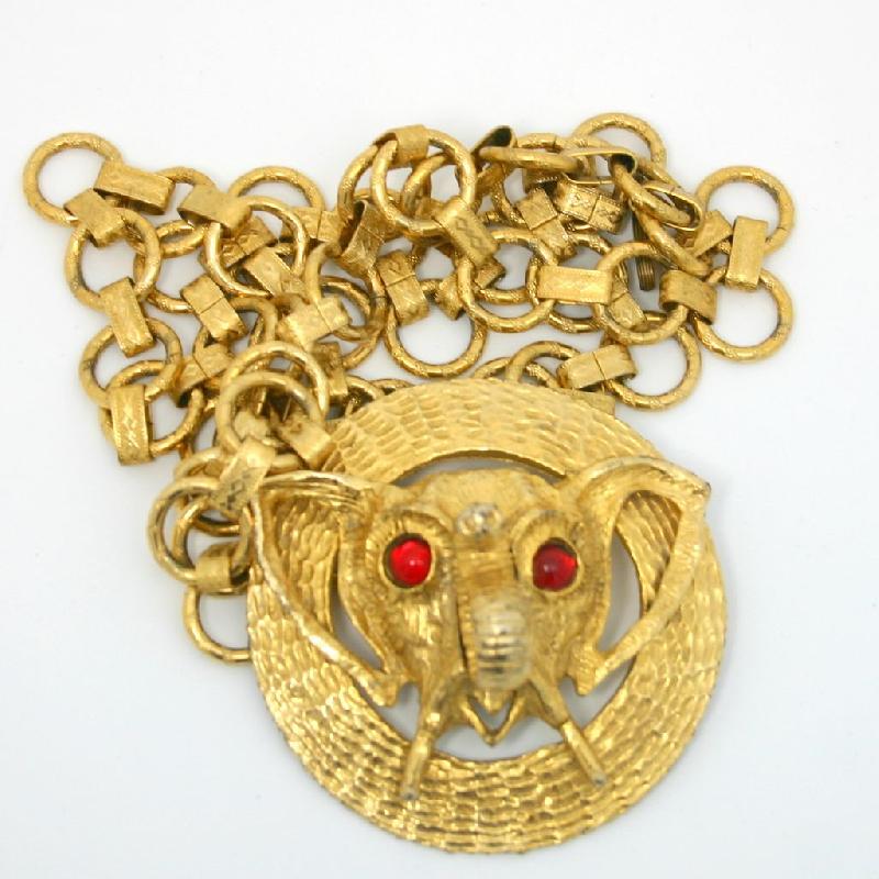 Front view of Red Cabochons Belt