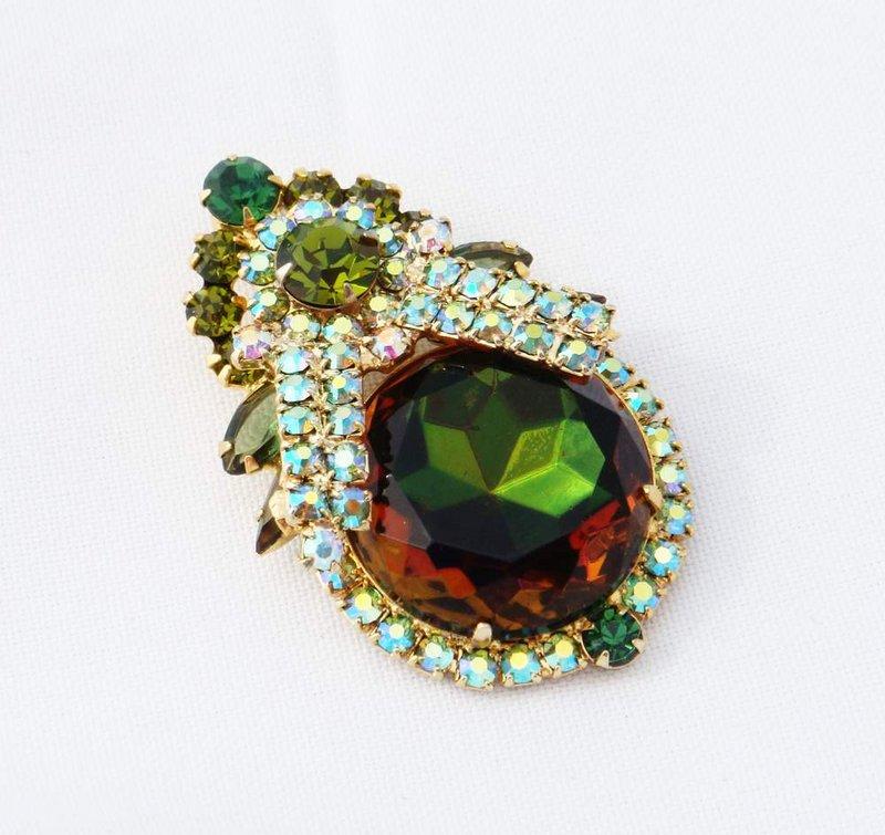 Front view of Green Chatons Only Multi-Color/Shaded Pin Pendant