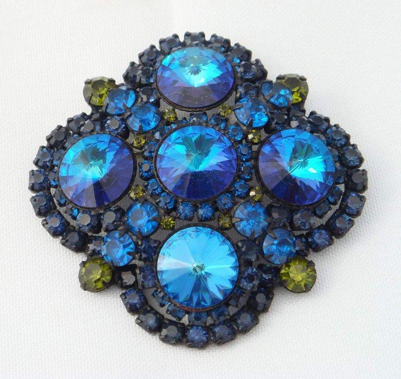 Front view of Blue Chatons Only Rivoli/Margarita Brooch