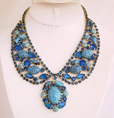 Blue Cabochons Spotted Necklace