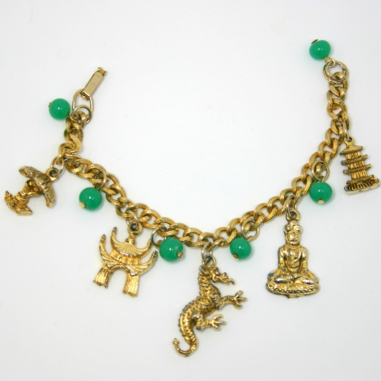 Front view of Green Bracelet Charm