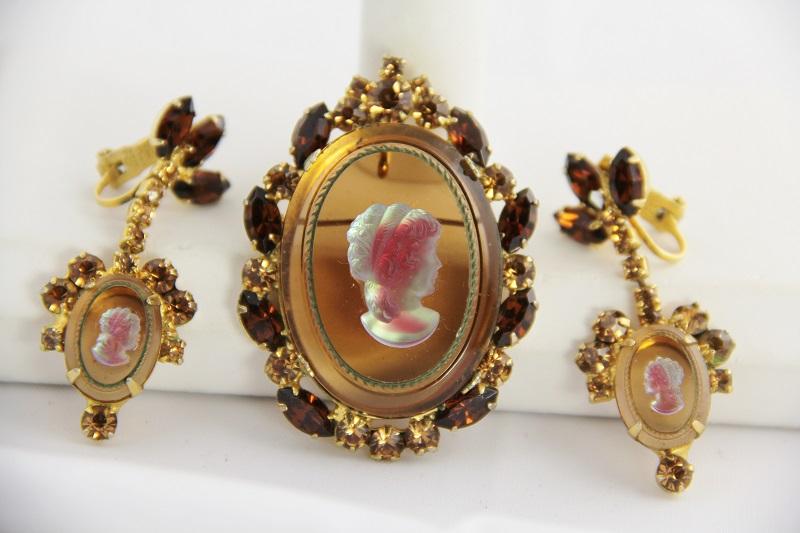 Front view of Topaz Navettes Pin Pendant