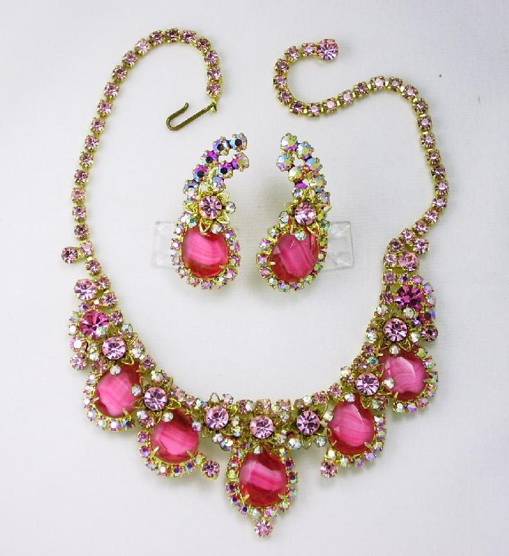 Front view of Pink Pear Givre Necklace