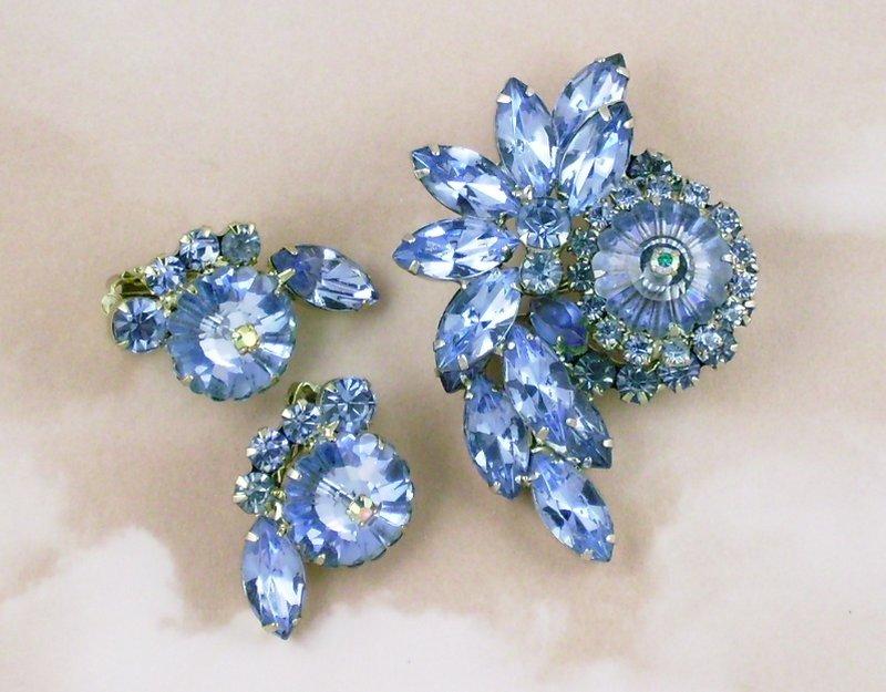 Front view of Blue Navettes Rivoli/Margarita Earrings Clip
