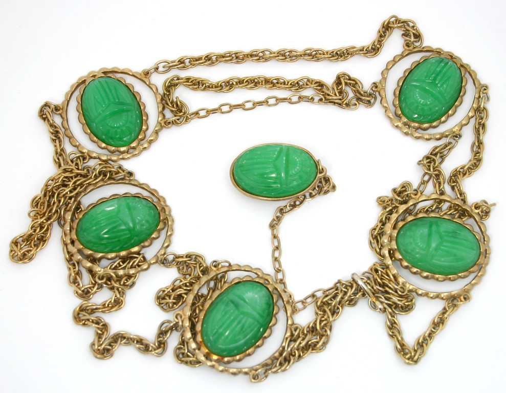Front view of Green Cabochons Molded/Cut Belt