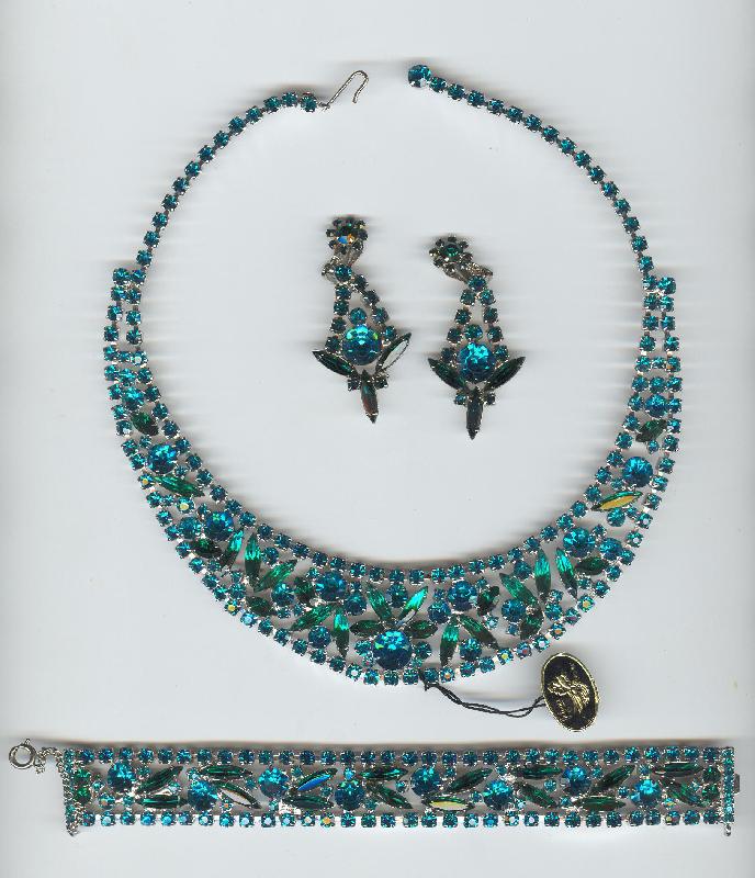 Front view of Blue Navettes Bracelet Flat Push In
