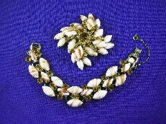 White (chalk Or Milk) Cabochons Striped Bracelet 5 Link