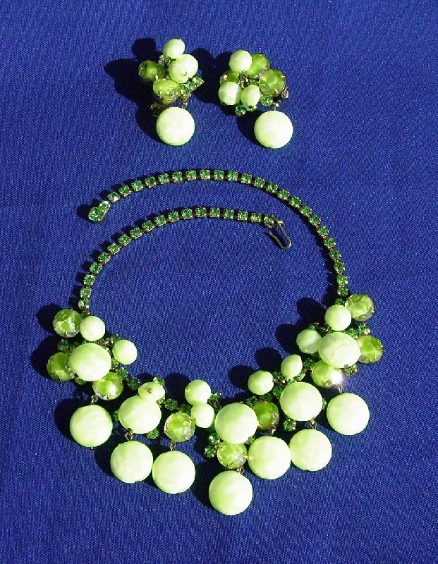 Front view of Green Chatons Only Givre Necklace