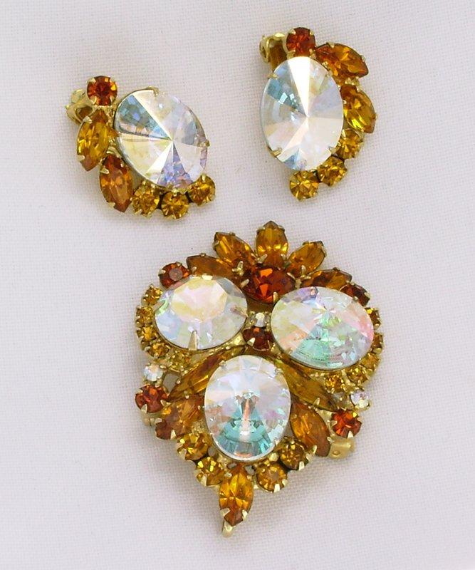 Front view of Topaz Oval Rivoli/Margarita Pin Pendant