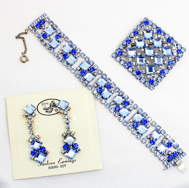 Front view of Blue Square Bracelet Flat Push In