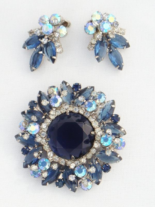 Front view of Blue Dentelle Brooch