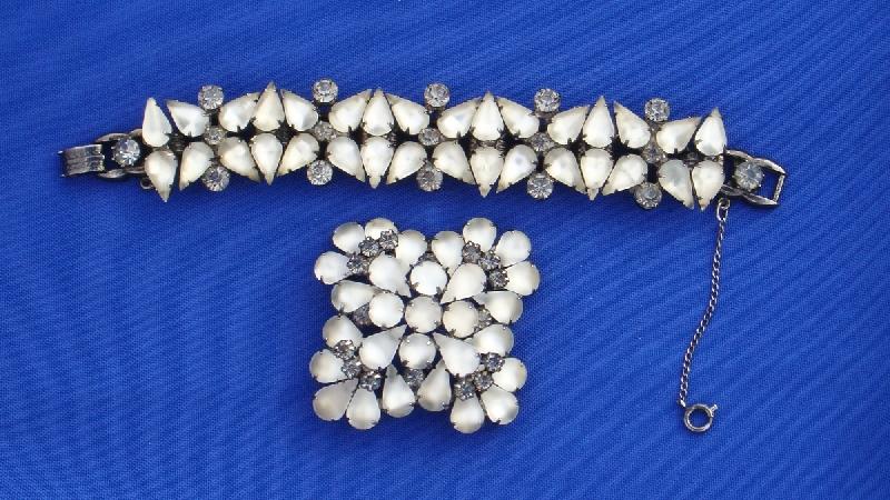 Front view of White (chalk Or Milk) Pear Frosted Brooch