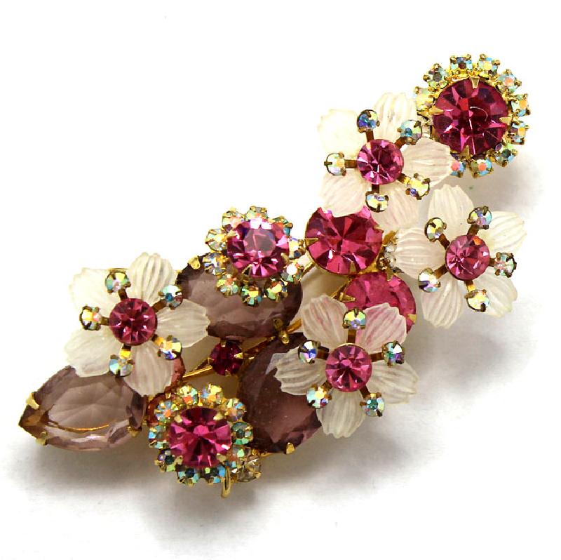 Front view of Pastel Pear Brooch