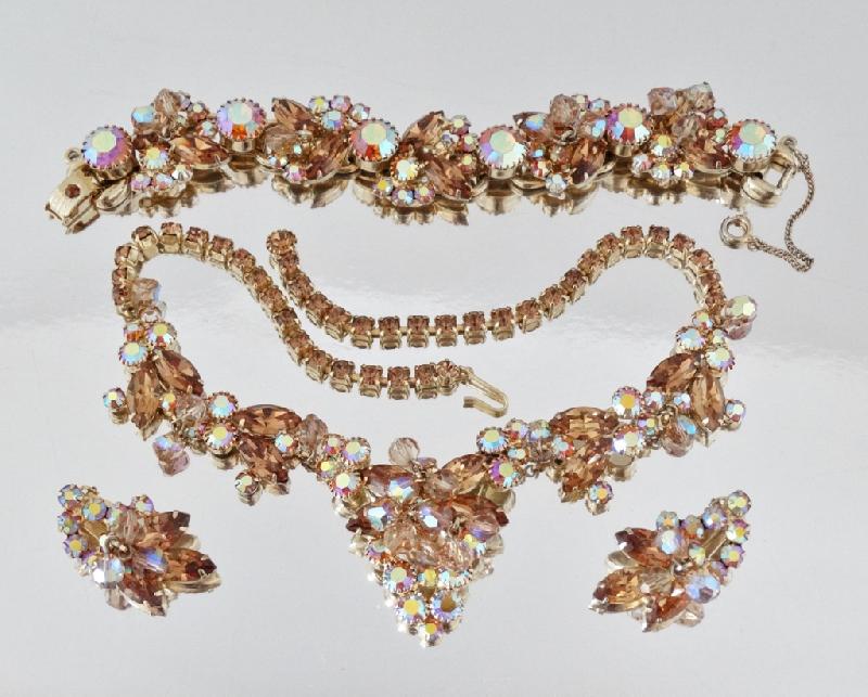 Front view of Topaz Navettes Earrings Clip