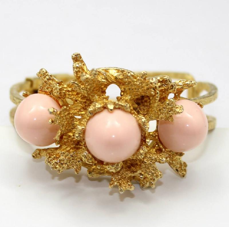 Front view of Pink Cabochons Bracelet Clamper