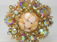 AB Cabochons Spotted Pin Pendant
