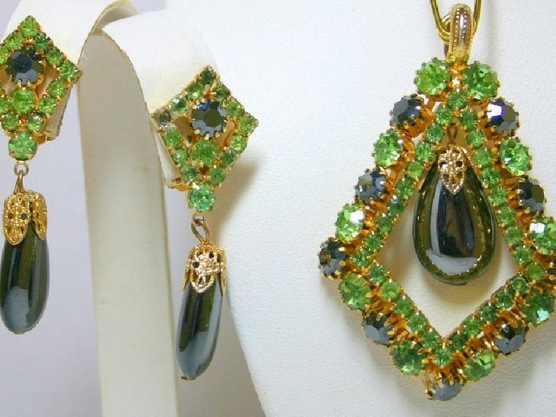 Front view of Green Chatons Only Pendant