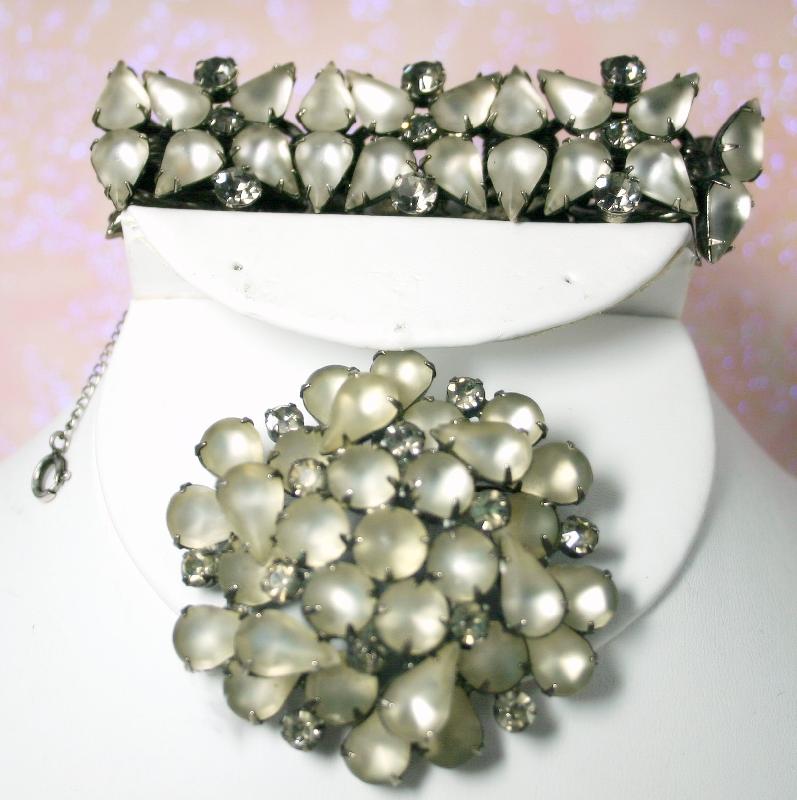 Front view of Clear Pear Frosted Brooch