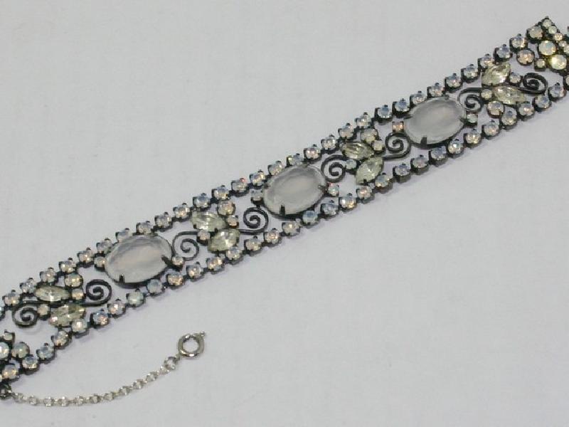 Front view of Clear Cabochons Bracelet Flat Push In