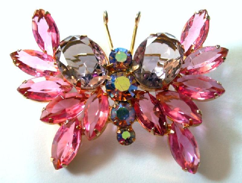 Front view of Pink Oval Brooch