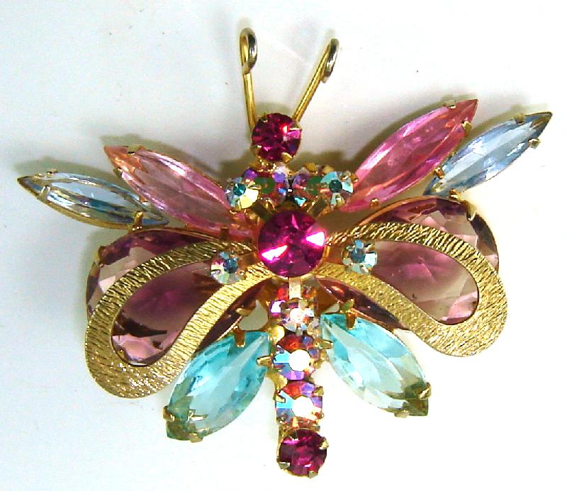 Front view of Pastel Pear Brooch