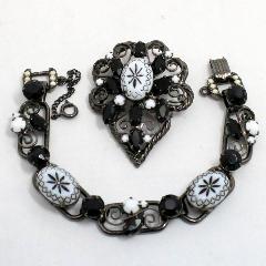 White (chalk Or Milk) Cabochons Molded/Cut Bracelet 5 Link