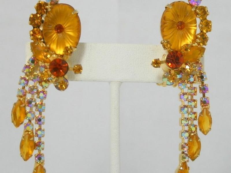 Front view of Topaz Pillowcase Molded/Cut Earrings Clip