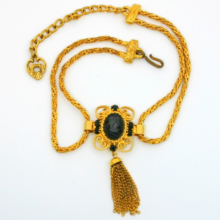 Front view of Black (jet) Oval Molded/Cut Necklace