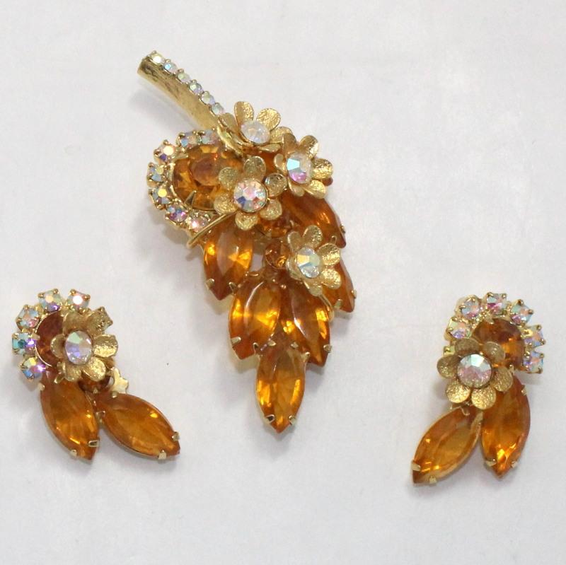 Front view of Topaz Navettes Earrings Clip