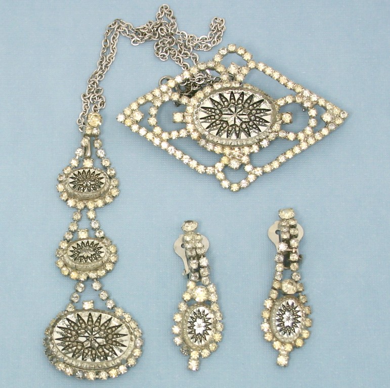 Front view of Clear Oval Molded/Cut Earrings Clip