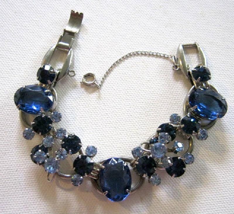 Front view of Blue Oval Bracelet 5 Link