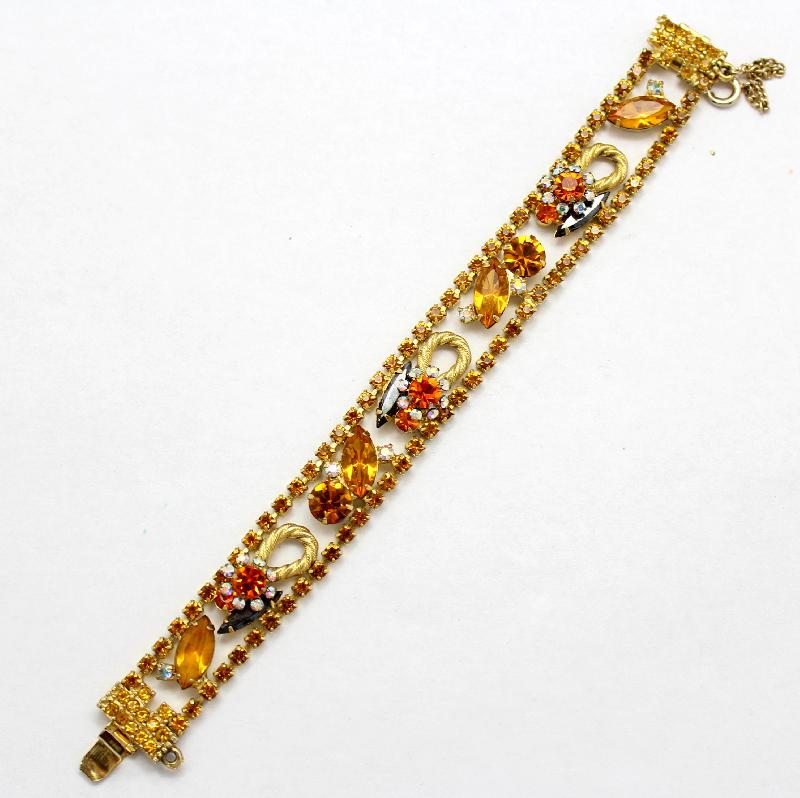 Front view of Topaz Navettes Bracelet Flat Push In