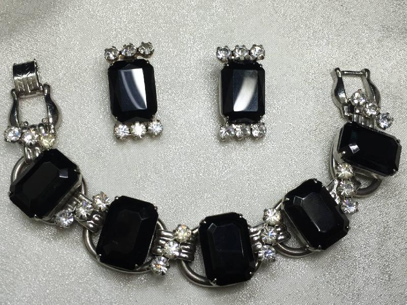 Front view of Black (jet) Emerald Cut Earrings Clip