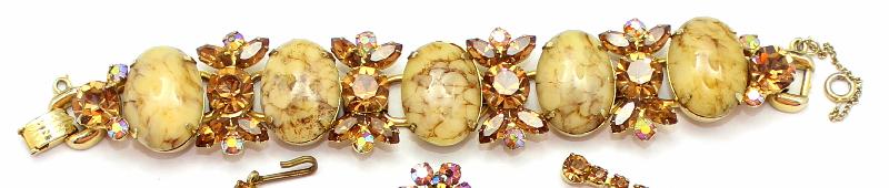 Front view of Topaz Cabochons Spotted Bracelet 5 Link