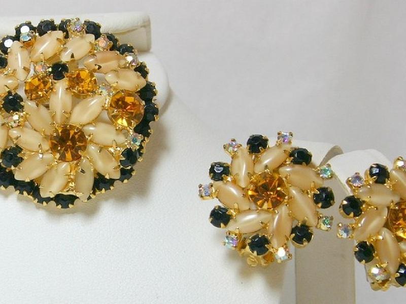 Front view of Multiple Colors Navettes Multi-Color/Shaded Brooch