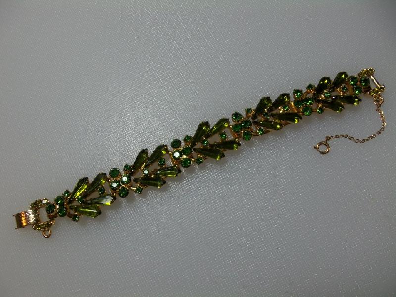 Front view of Green Spear Bracelet 5 Link