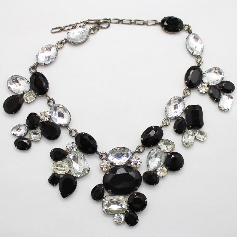 Front view of Black (jet) Oval Necklace
