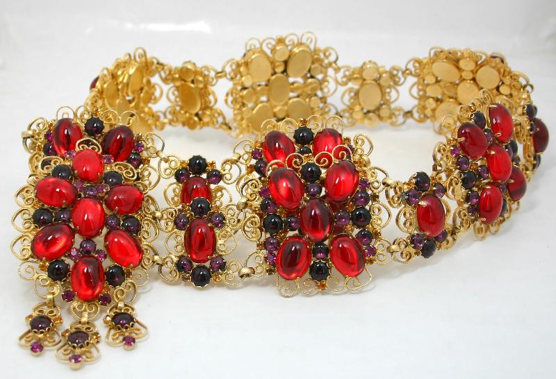 Front view of Red Cabochons Belt