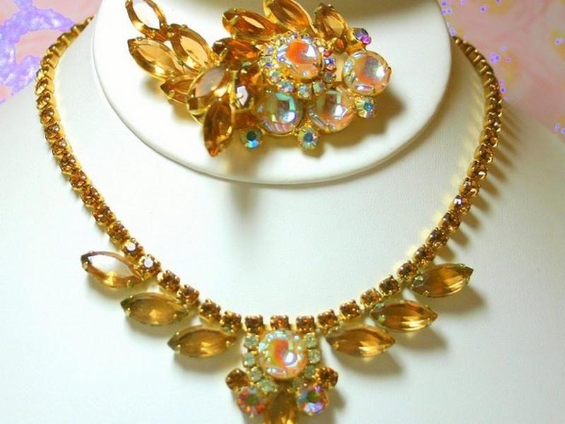 Front view of Topaz Scooped Necklace